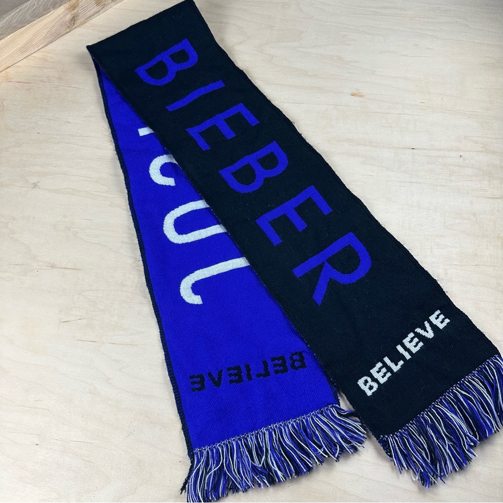 Justin Bieber scarf